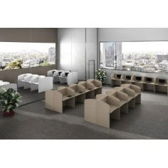 Call center lineal con 3 puestos de trabajo en madera con pasacables