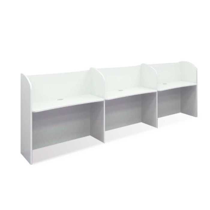 Call center lineal con 3 puestos de trabajo en madera con pasacables
