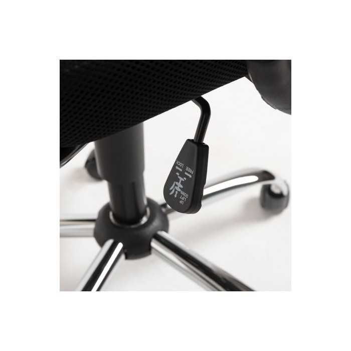 Silla de oficina KUSS, respaldo bajo en malla, brazos fijos, color negro Silla de oficina KUSS, respaldo bajo en malla, brazos fijos, color negro